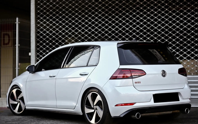 Volkswagen Golf cena 79900 przebieg: 70000, rok produkcji 2019 z Suchedniów małe 67